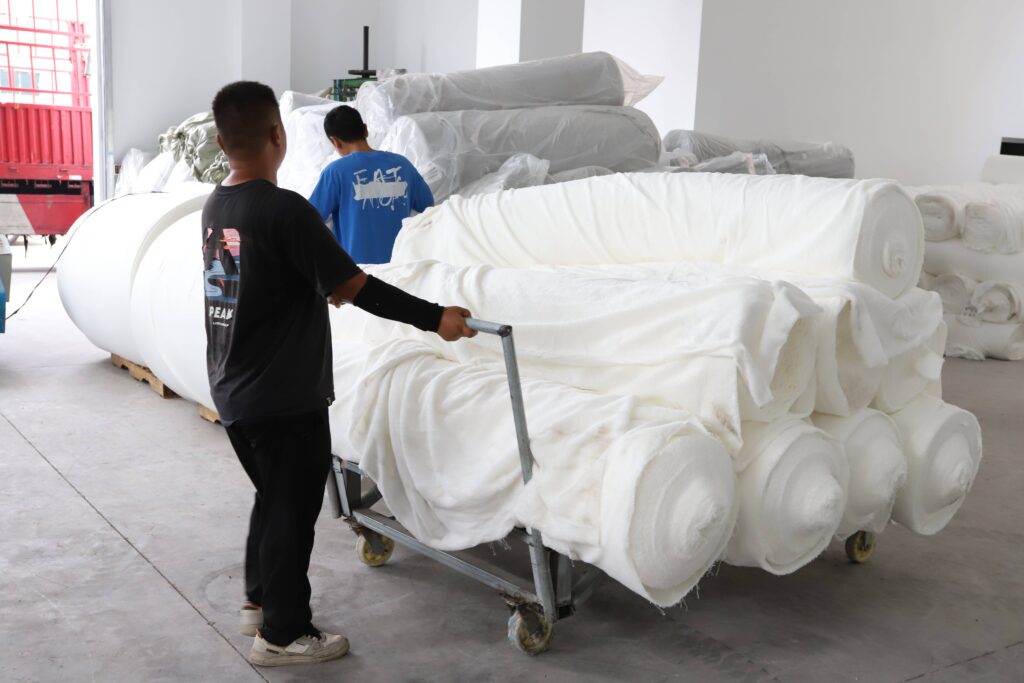 Loading Grey Fabric for Dyeing